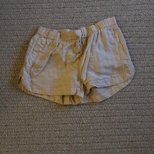 VINEYARD VINES SIZE L tan shorts